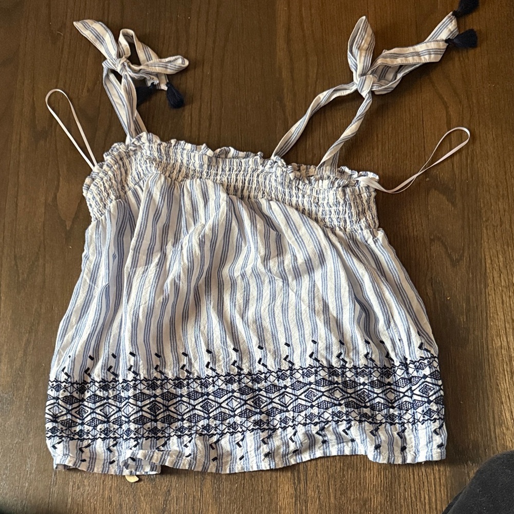 Old Navy embroided smocked tie top woman's XS - Picture 3 of 5